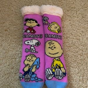 never worn peanut charlie brown socks - fluffy